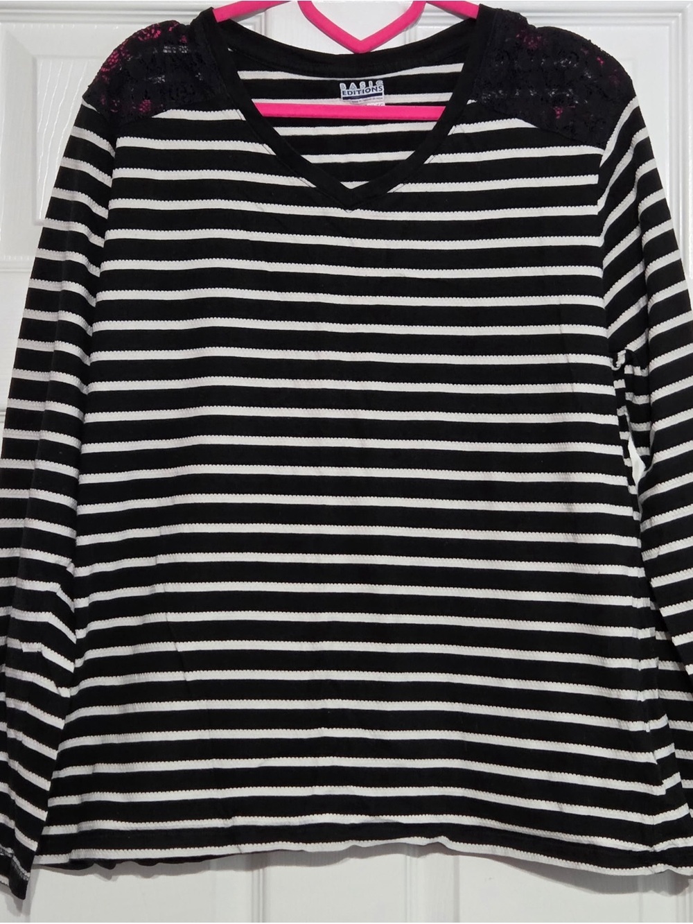 Basic Editions Black&White Striped Long Sleeve V-Neck Top W/ Lace Detail Size XL